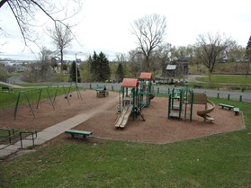 Lincolnpark2015playground2 279X209