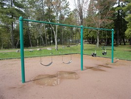 Fairmontpark2015swingset 269X202