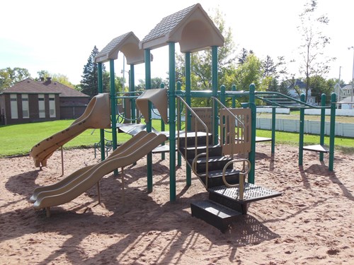 Merrittpark2012playground1